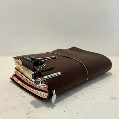 paper republic (@paper_republic) • Instagram photos and videos Journalist Ideas, Paper Republic, Autumn In New York, Midori Travelers Notebook, Hippie Girl, Dream Journal, What In My Bag, Journal Paper, Leather Journal