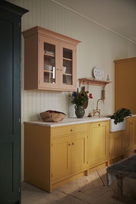 Pink And Yellow Kitchen, Humble Kitchen, Pastel Kitchen, Ett Hem, Kitchen Company, High End Kitchens, Dream Kitchens, Bright Kitchens, Modern Victorian