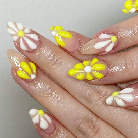 ✧ 𝔭𝔞𝔦𝔤𝔢 ✧ on Instagram: "🌼🤍 . . . #fallnails #3dnails #blobnails #nailart #atxnails #nailtrends" Daisy Nail Art, 3d Nail Designs, Daisy Nails, 3d Nails, Nail Trends, Nail Artist, Daisy, Nail Designs, Nail Art