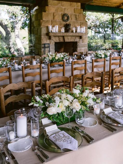 Rehearsal Dinner Entrance Table, Rehearsal Dinner Table Decor Ideas, Vineyard Rehearsal Dinner, Table Setting Rehearsal Dinner, Flower Arrangements For Rehearsal Dinner, Rehearsal Dinner Table Layout, Outdoor Wedding Rehearsal Dinner Ideas, Engagement Dinner Decor, Wedding Rehearsal Decoration Ideas