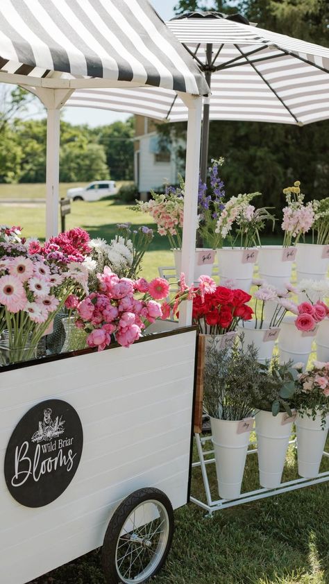 Flower Cart Business, Flower Truck Ideas, Floral Cart, Diy Cart, Flower Carts, Mobile Cart, Cut Flower Farm, Cart Ideas, Flower Truck