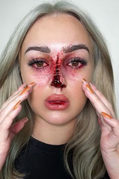 Gory Halloween Makeup, Nem Halloween Makeup, Wound Makeup, Maquillage Halloween Simple, Gore Makeup, Halloween Make-up Looks, Holloween Makeup, Creepy Makeup, Creepy Halloween Makeup