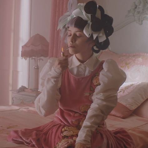 Mad hatter definitely snatched every other music video in the entire world #madhatter #crybaby #melaniemartinez Melanie Martinez Mad Hatter, Mad Hatter Melanie, Melanie Martinez Merch, Melanie Martinez Music, Best Music Artists, Doll Vintage, Favorite Artist, Aesthetic Images, Big Heart