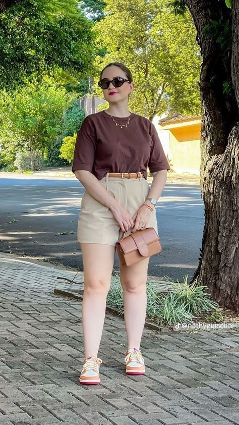 Plus Size Picnic Outfit Summer, Apron Belly Summer Outfits, Summer Fits Curvy, Outfits Midsize Girl, Midsize Ootd, Women Birkenstock, Summer Outfits Midsize, Birkenstock Boston Outfit, Clogs Birkenstock