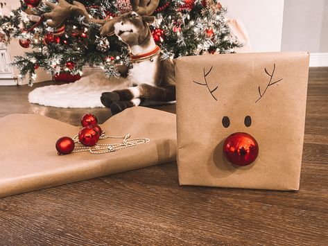 Unique Gift Wrapping Christmas, Christmas Present Wrap, Christmas Gift Wrapping Diy, Christmas Wrapping Diy, Merry Christmas Gif, Christmas Gift Packaging, Reindeer Gifts, Kawaii Christmas, Gifts Wrapping Diy