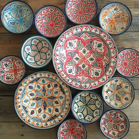 Moroccan Dining Room, Moroccan Plates, Colorful Plates, Decorative Wall Plates, Moroccan Pottery, Moroccan Art, Moroccan Tile, Plate Art, Wall Plates