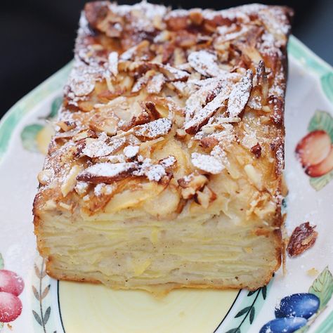 Invisible Apple Cake Hungry Happens, Invisible Cake Recipe, French Apple Cake Recipe Easy, Custard Apple Cake, French Apple Custard Cake, Elegant Apple Desserts, Disappearing Apple Cake, Invisible Apple Cake In A Loaf Pan, Desserts Made With Apples