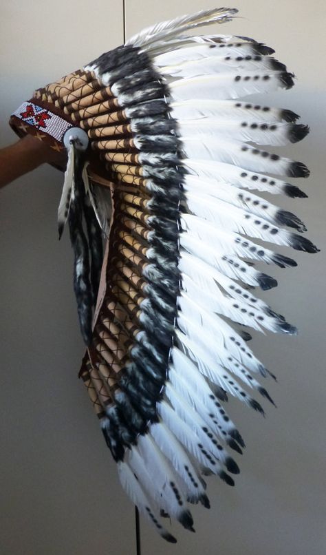 Indian Feather Headdress, Native American Headdress Diy, Native American Headdress Women, Indigenous Headdress, Indian Chief Headdress, Indian Headress, Headdress Native American, American Indian Headdress, Native American Feathers