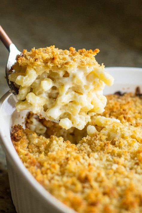 Super creamy Baked Mac and Cheese is already the ultimate comfort food, but an easy Garlic Butter Crumb topping puts it right over the top! Bread Crumb Topping, Bread Crumbs Recipe, Baked Mac And Cheese Recipe, Bake Mac And Cheese, Baked Macaroni And Cheese, Creamy Mac And Cheese, Baked Mac N Cheese, Baked Macaroni, Thanksgiving Recipes Side Dishes