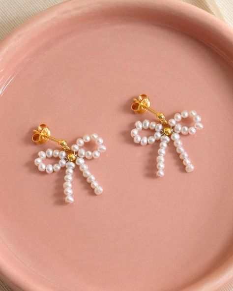 Beaded Jewelry Diy Earrings, Pearls Earrings Diy, Diy Aesthetic Jewelry, Handmade Jewellery Ideas, Diy Earrings Pearl, Diy Jewelry Ideas, Handmade Pearl Jewelry, Diy Jewelry Set, Earrings Diy Handmade