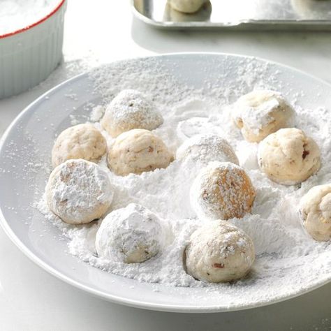 Pecan Balls Recipe, Pecan Meltaways, Meltaway Cookies, Recipes With Ingredients, Snowball Cookie Recipe, Laura Bush, Snowball Cookies, Delicious Deserts, Gourmet Cookies