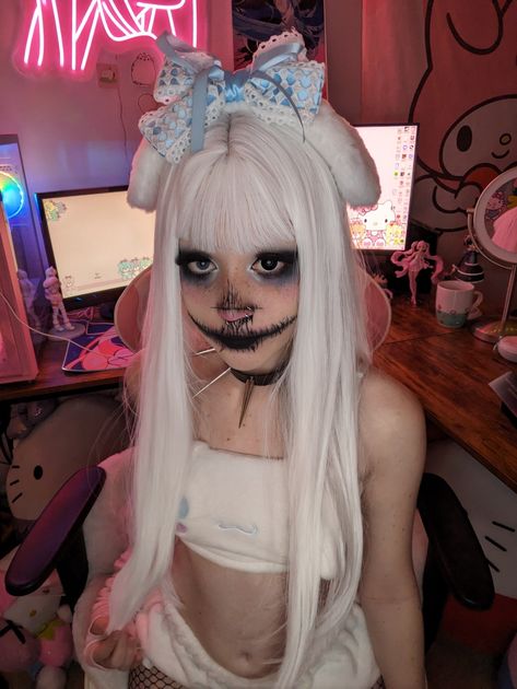 Grunge Cinnamoroll, Maid Halloween Makeup, Goth Cinnamoroll, Cinnamoroll Halloween Costume, Cinnamoroll Makeup Look, Cinnamon Roll Makeup, Cinnamoroll Costume, Jazmin Bean Makeup, Cinnamoroll Makeup