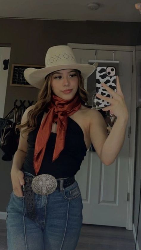 Spring Western Outfits, Pbr Outfit For Women, Western Photoshoot Outfits, Ootd Vaquero, Vaqueras Outfit, Outfit Vaqueros, Outfit Mexicano, Outfit Vaquero, Trajes Country