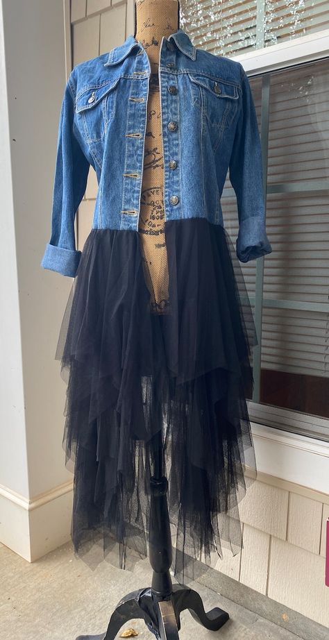 Runway45BohoChic - Etsy Australia Boho Denim Jacket, Western Boho Fashion, Tulle Jacket, Festival Jacket, Boho Denim, Boho Jacket, Denim Ideas, Denim Crafts, Womens Jackets