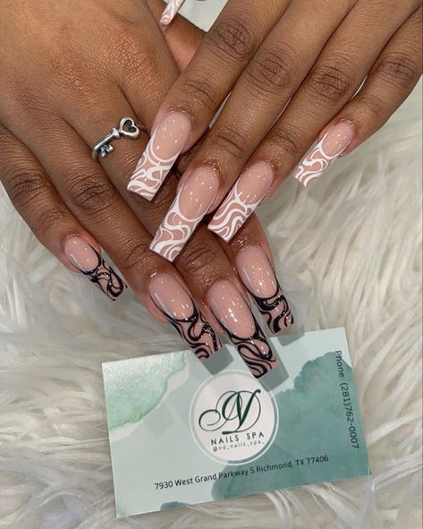 Black And White Line Nails, Black White French Nails, White Line Nail Art, Line French Tip Nails, Black And White French Nails, Abstract French Tip Nails, Abstract French Nails, Abstract Line Nail Art, Abstract Line Nails