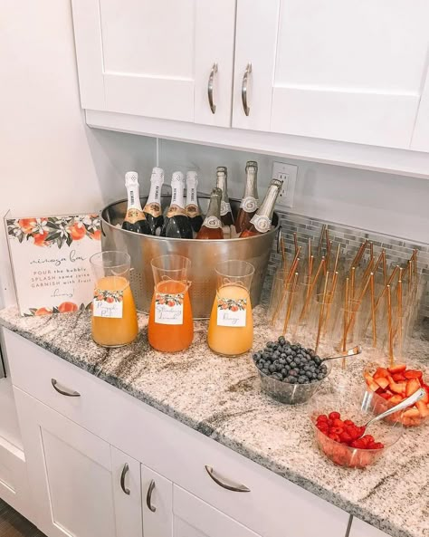 Ceremony Drinks, Bridal Brunch Decorations, Housewarming Ideas, Wedding Shower Brunch, Bachelorette Brunch, Moh Duties, Mesa Bar, Bridesmaid Brunch, Peach Baby Shower