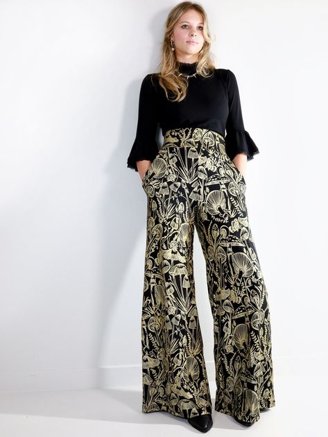 Party Outfit Plus Size, High Waisted Wide Leg Pants, Mushroom Print, Defined Waist, Look Plus Size, Womens Trousers, Outfit Jeans, Beetles, Style Expert