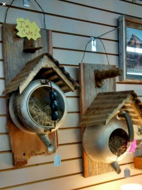 Old Tea Pots, Diy Birds, Bird Houses Diy, Yard Project, Diy Yard, Garden Yard Ideas, Bird Garden, Garden Crafts, Small Backyard Landscaping