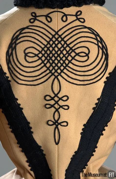 Dessiner des motifs en soutache / How to design patterns for soutache embroideries | Temps d'élégance Motif Soutache, Soutache Pattern, 1890s Fashion, Embellished Clothing, Victorian Costume, Victorian Clothing, Antique Clothing, Edwardian Fashion, Historical Costume