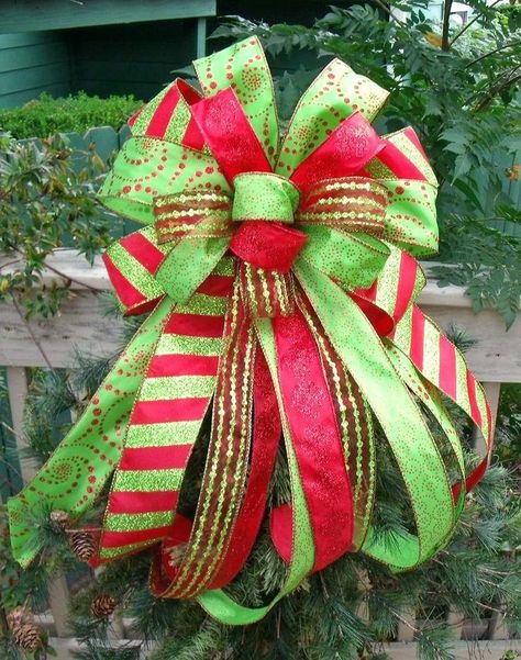 Tree Top Bow, Diy Tree Topper, Green And Red Christmas, Christmas Bows Diy, Bow Diy, Ribbon Tree, Christmas Tree Topper Bow, Diy Christmas Tree Topper, Unique Bows