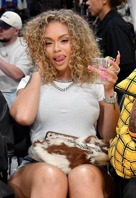 latto courtside daydreamdiiosa Big Latto, Baddie Hairstyles, Pretty Selfies, Pretty Face, Hair Looks, Hair Goals, Dyed Hair, Hair Inspo, Pretty People