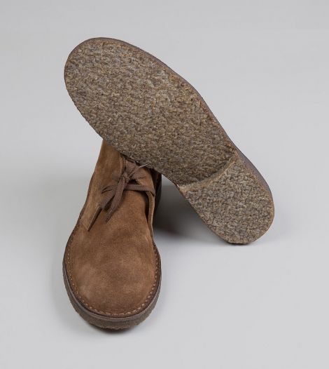 Chukka Boots Outfit, Bullet Bike, Bullet Bike Royal Enfield, Suede Chukka Boots, Suede Chukkas, Oxford Shirts, Chukka Boots Men, Ankle Boots Men, Chukka Boot