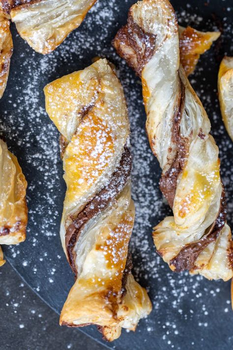 Puff Pastry Nutella Twists - Momsdish Nutella Puff Pastry Thanksgiving, Nutella Twists Puff Pastries, Nutella Puff Pastry Recipes, Nutella Twists, Puff Pastry Nutella, Nutella Crescent Rolls, Nutella Puff Pastry, Puffed Pastry, Apple Pastry