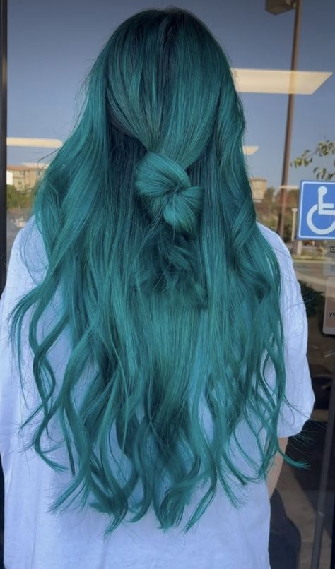 Green Hair Inspiration, Teal Green Hair, Red And Black Hair Color, Aqua Hair Color, Dark Teal Hair, Colorful Hair Extensions, Black Hair Color Ideas, Blue Hair Color Ideas, Blue Hair Dye