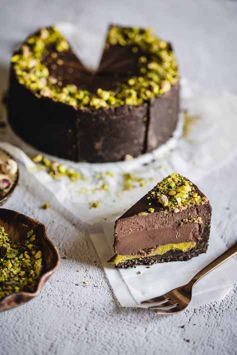 Chocolate Pistachio Cake, Pistachio Tart, Vegan Chocolate Ganache, Pistachio Cake Recipe, Tart Vegan, Patisserie Vegan, Pistachio Dessert, Chocolate Pistachio, Cake Gluten Free