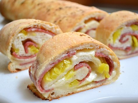 Stromboli - MADE: Used bread flour instead of regular flour for quicker/easier rising. Yummy ingredients inside! Stromboli Dough, Italian Stromboli, Easy Stromboli, Homemade Stromboli, Happy Hour Appetizers, Stromboli Recipe, Pizza Roll, Pan Relleno, Banana Peppers