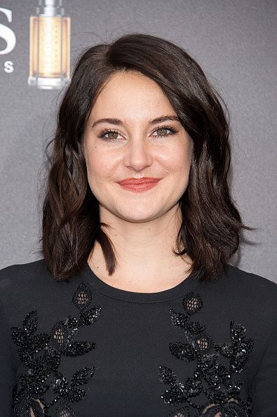 25 Best Brown Hair Color Ideas - Brunette Celebrities Hair Shades - Shailene Woodley - The Divergent star decided to switch it up with a dark black-brown shade and natural waves. Don't know about you, but we're loving this look just as much as the pixie. Click through redbookmag.com for more celebrity hair inspiration. Brunette Celebrities, Deep Brown Hair, Khloe Kardashian Hair, Brown Hair Color Shades, Chestnut Brown Hair, Hair Pale Skin, Brown Hair Shades, Shailene Woodley, Hair Shades