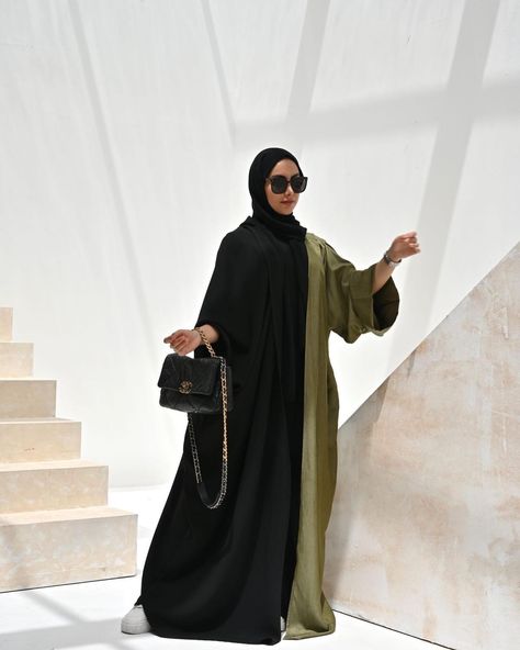 ABAYA OUTFIT IDEAS . .tag a Muslim friend to see this✨🤍. . FOLLOW @journalofafashionaddict FOR MORE . . #fashion#style Elegant Abayas, Mode Abayas, Abaya Fashion Dubai, Modern Abaya, Abaya Outfit, Medical Fashion, Modele Hijab, Abaya Kimono, Abaya Style