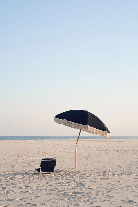 Beach Umbrellas Aesthetic, Beach Cabanas, Retro Patio, Umbrella Beach, Home Pool, Beach Cabana, Black Beach, Sun Umbrella, Sunny Beach