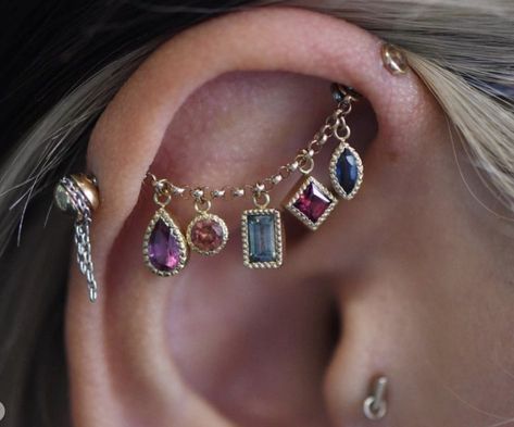 Interesting Ear Piercings, Ear Piercing Jewelry Ideas, Maximalist Ear Piercings, Colorful Piercings, Hippie Ear Piercings, Creative Piercings, Boho Piercings, Asymmetrical Ear Piercings, Hippie Piercings