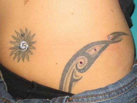 Top 20 Belly Button Tattoo Ideas To Try This Year Sun Navel Tattoo, Sun Tattoo Around Belly Button, Belly Button Sun Tattoo, Around The Belly Button Tattoo, Sun Belly Button Tattoo, Belly Tattoos For Women Small, Tattoo Around Belly Button, Button Tattoo Ideas, Cute Belly Tattoos