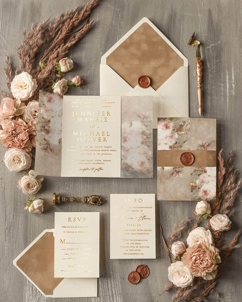 Fall Wedding Invitations To Complement Your Wedding Stationery ★ fall wedding invitations classic pastel Invitation Suite Flat Lay, Elegant Wedding Invitations Luxury, Glamor Wedding, Boho Style Wedding Invitations, Velvet Wedding Invitations, Wedding Invitation Boho, Vintage Wedding Cards, Wedding Renewal, نباتات منزلية