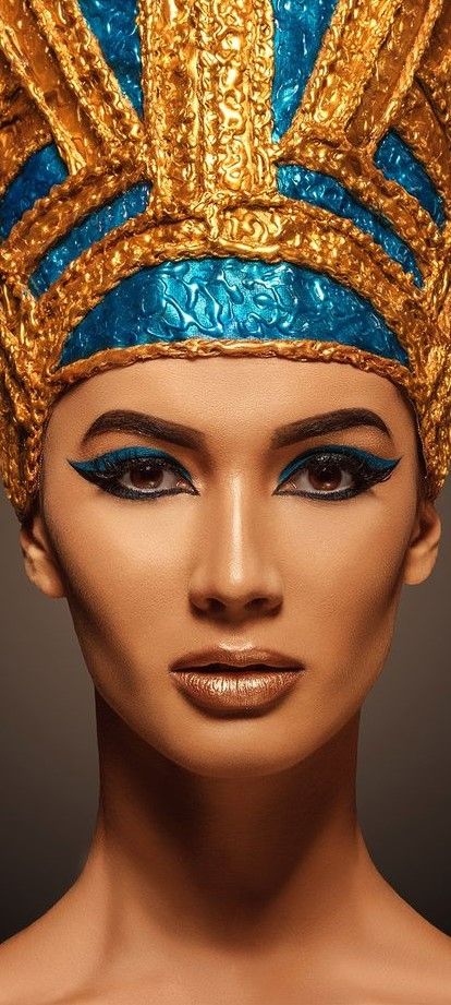 Beautiful makeup Egyptian Goddess Makeup, Cleopatra Make-up, Egyptian Cosplay, Ancient Egyptian Makeup, Egyptian Make Up, Egyptian Eye Makeup, Egypt Makeup, Cleopatra Makeup, Egyptian Makeup