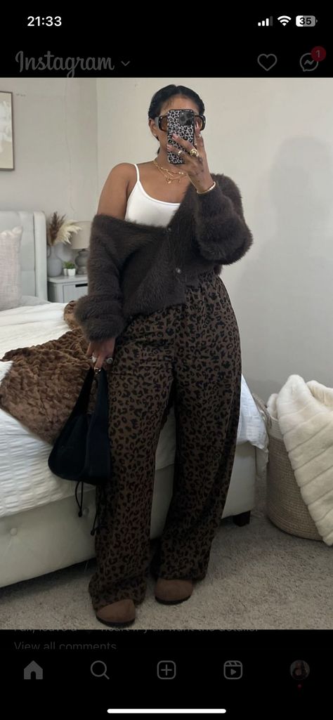 Black Cargo Fall Outfits, Door Knocking Outfit, Throw On Outfits, Black Woman Loungewear, Zoo Day Outfit Winter, Casual Outfits Lounge, Casual Modest Outfits Winter, Fall Gym Fits, Outfit Ideas To Meet His Parents