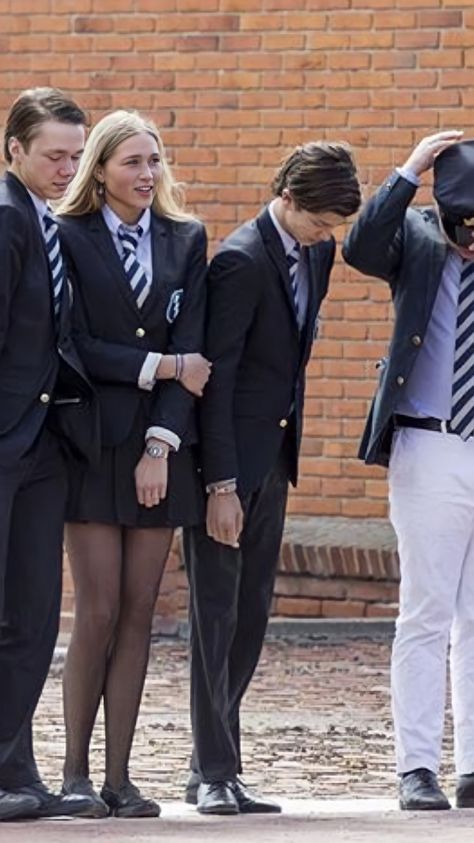 British School Uniform, Private School Uniforms, Suits And Ties, Boarding School Aesthetic, Le Rosey, Estilo Ivy League, Nate Archibald, Estilo Ivy, School Uniform Outfits