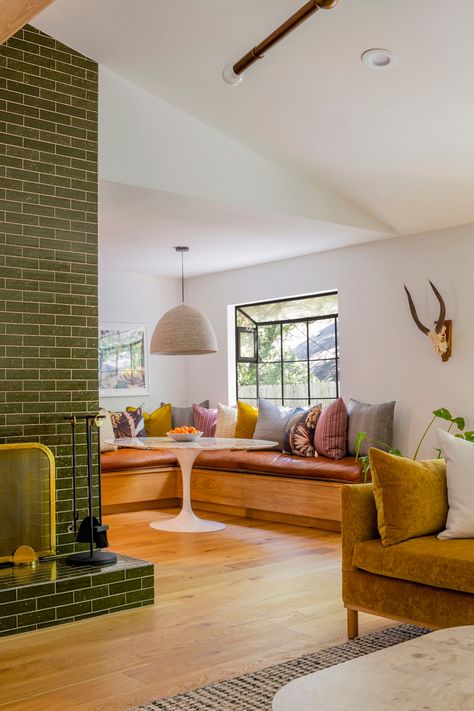 A Colorful, Timeless Mid-Century Modern Home in Austin, Texas | Rue Mcm Fireplace, Connecticut Farmhouse, Feminine Space, Mid Century Modern Farmhouse, Starter House, Athena Calderone, Timeless Kitchen, 1920s Style, Mid Century Modern Interiors