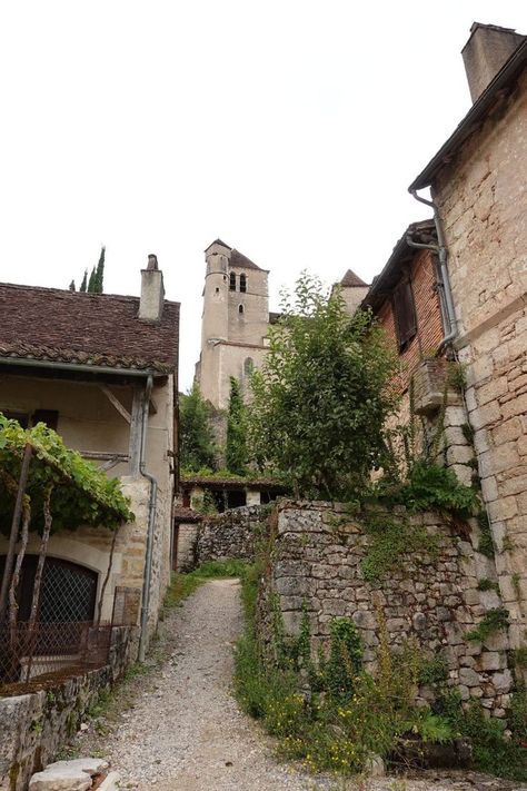 Views of Eglise de Saint Cirq Lapopie in Aveyron, France. // medieval architecture // french villages // villages in france // southwest france // saint cirq lapopie france // aveyron occitanie france // aveyron occitanie region // #architecture #ancientarchitecture #beautifulvillages #travelguide #traveltips #europedestinations #france #europe French Villages, Villages In France, Western France, French Village, Medieval Architecture, The Villages, Weird Things, Europe Travel Guide, French Countryside