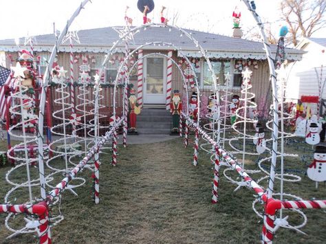 Holiday Light Tunnel, Christmas Hayride, Outdoor Archway, Christmas Yard Displays, Downtown Christmas, Outdoor Christmas Light Displays, Outdoor Christmas Decorations Yard, Outdoor Christmas Diy, Outside Christmas Decorations