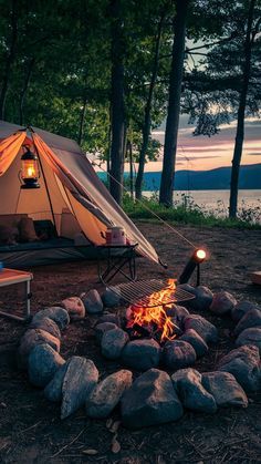 How To Camp For Beginners, Vision Board Camping, Camping Asthetics Photos, Aesthetic Camping Pictures, Camping Aesthetic Night, Campsite Aesthetic, Camping Trip Aesthetic, Camping In Fall, Camping Photo Ideas