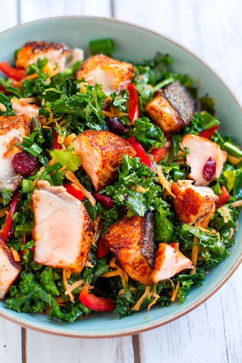 Superfood Salad With Kale, Grilled Cajun Salmon, Carrot, Red Peppers, Pumpkin Seeds and Cranberries (Paleo, Gluten-free, Low-Carb) #salad #kale #salmon #cajunsalmon #kalesalad #fishsalad #fish #salmonsalad #salad #salads #superfoods #superfoodsalad #paleo #glutenfree #healthy #nutritious via @irena_macri Salmon Kale, Cajun Salmon, Sommer Mad, Salads To Go, Superfood Salad, Fish Salad, Low Carb Sides, Salmon Salad, Grilled Salmon