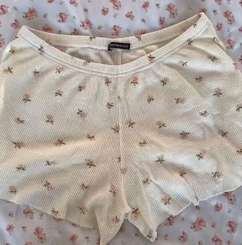 Cute Pjs, Heart Clothes, Flower Shorts, Baggy Pants, Home Outfit, Fashion Fits, Womens Casual Outfits, Looks Vintage, Boyfriend Jeans