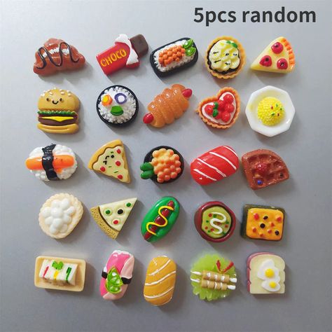 Food Magnets Clay, Air Dry Clay Food Ideas, Clay Food Magnets, Clay Fridge Magnets Diy, Diy Fridge Magnets, Diy Resin Accessories, Food Magnets, Sushi Pizza, Polymer Clay Magnet