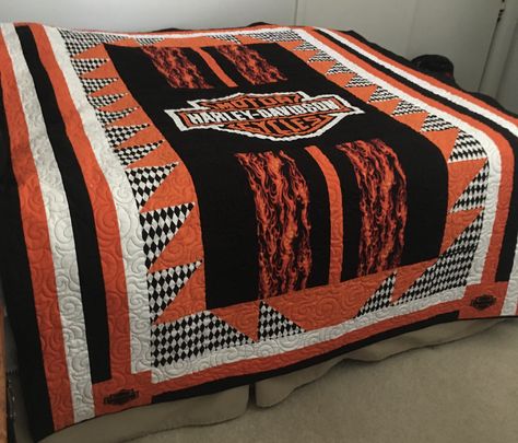 Motorcycle Quilt Pattern, Harley Davidson Quilts Ideas, Harley Davidson Quilt, Motorcycle Quilt, Harley Davidson Fabric, Window Frame Crafts, Harley Davidson Decor, Themed Quilts, Harley Davidson Images