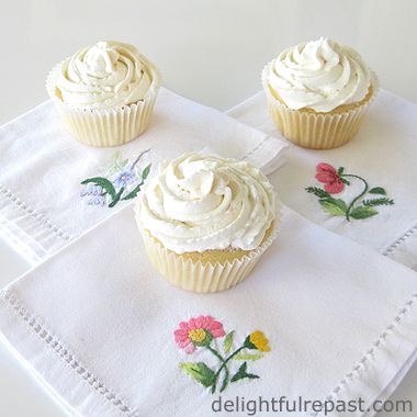 use almond extract instead or a combo with vanilla extract... add amaretto buttercream and almond pieces toasted a little Baby First Cake, Chiffon Cupcakes, Stabilized Whipped Cream Frosting, Delicious Cupcakes Recipes, Comfort Food Desserts, Sweet Whipped Cream, Stabilized Whipped Cream, Easy Cupcake Recipes, Birthday Party Desserts