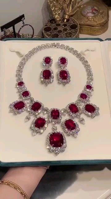 Ruby Jewelry Ring, Necklace Stacks, Necklace Women Gold, Women Gold Chain, Ruby Necklace Designs, Ruby Jewelry Necklaces, Beautiful Diamond Necklace, Bridal Jewellery Inspiration, Ruby And Diamond Necklace