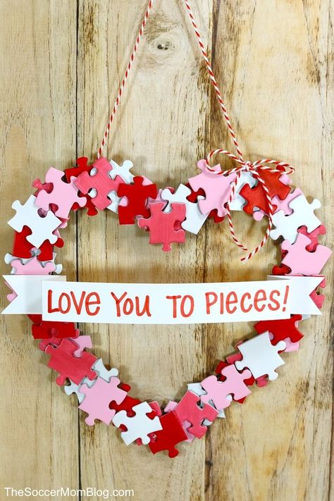 Valentijnsdag Diy, Diy Valentines Day Wreath, Valentine Wreath Diy, Easy Valentine Crafts, Diy Valentine's Day Decorations, Love You To Pieces, Valentine's Day Crafts For Kids, Diy Valentines Decorations, Valentine Crafts For Kids